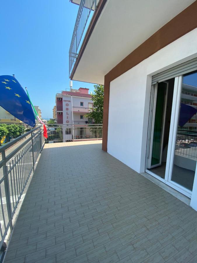 Hotel Nova Dhely Rimini Exterior foto