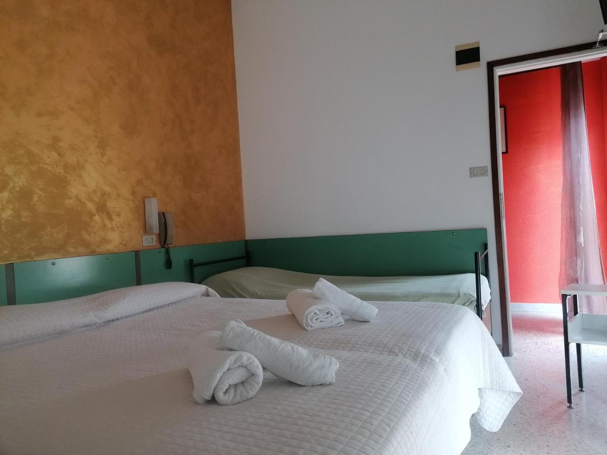 Hotel Nova Dhely Rimini Exterior foto