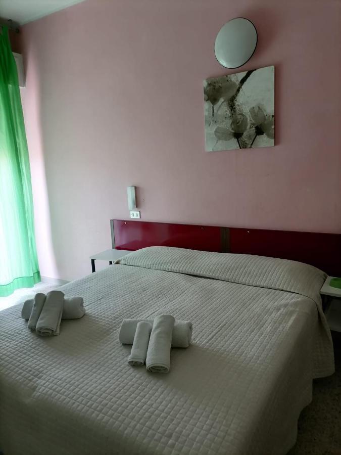 Hotel Nova Dhely Rimini Exterior foto