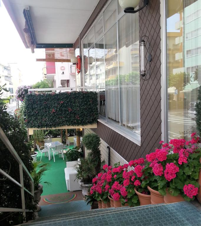 Hotel Nova Dhely Rimini Exterior foto