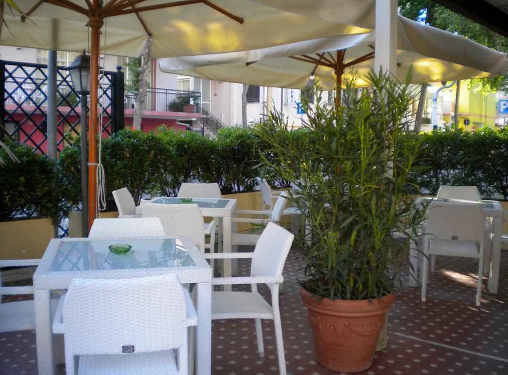 Hotel Nova Dhely Rimini Exterior foto